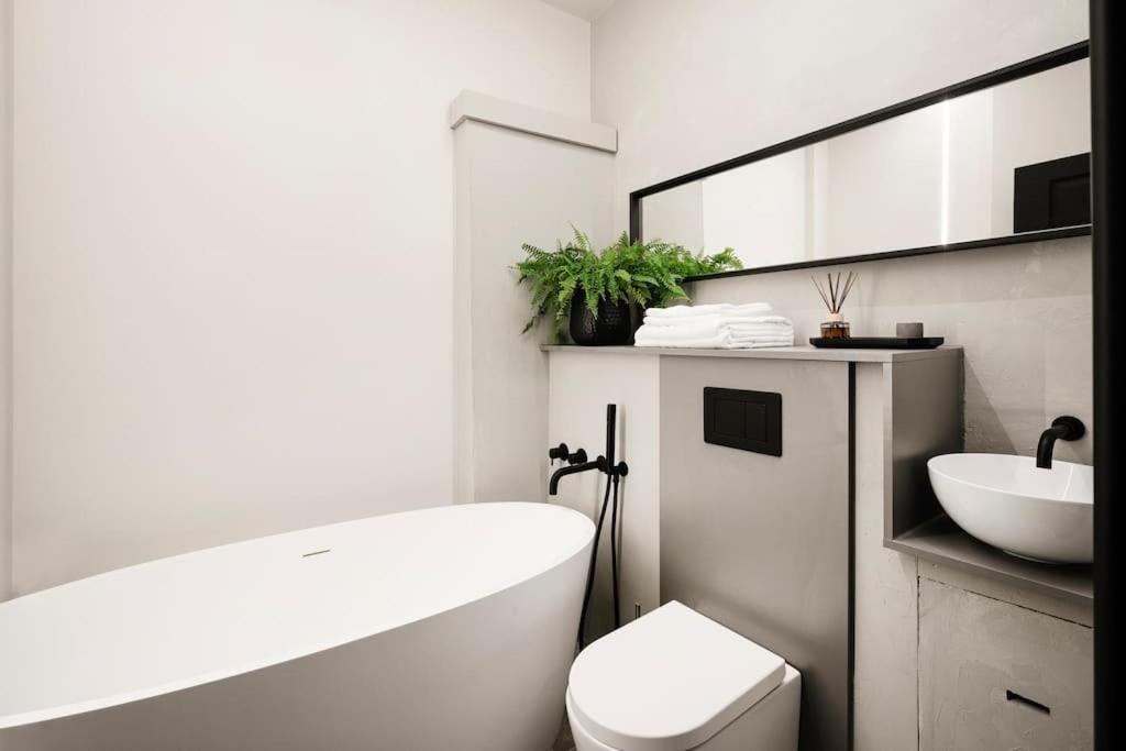 High End Free Parking Wifi Balcony Ensuite Челтнем Екстер'єр фото