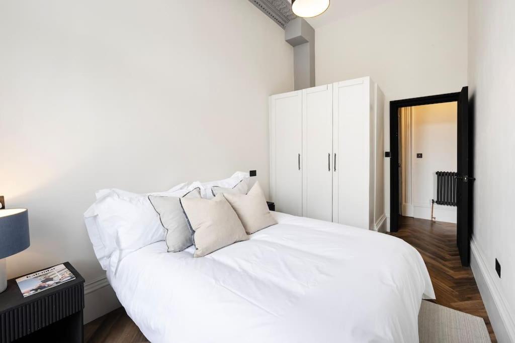 High End Free Parking Wifi Balcony Ensuite Челтнем Екстер'єр фото