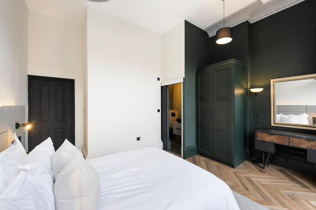 High End Free Parking Wifi Balcony Ensuite Челтнем Екстер'єр фото