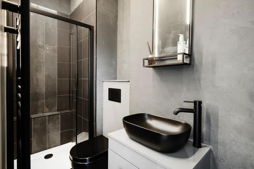 High End Free Parking Wifi Balcony Ensuite Челтнем Екстер'єр фото